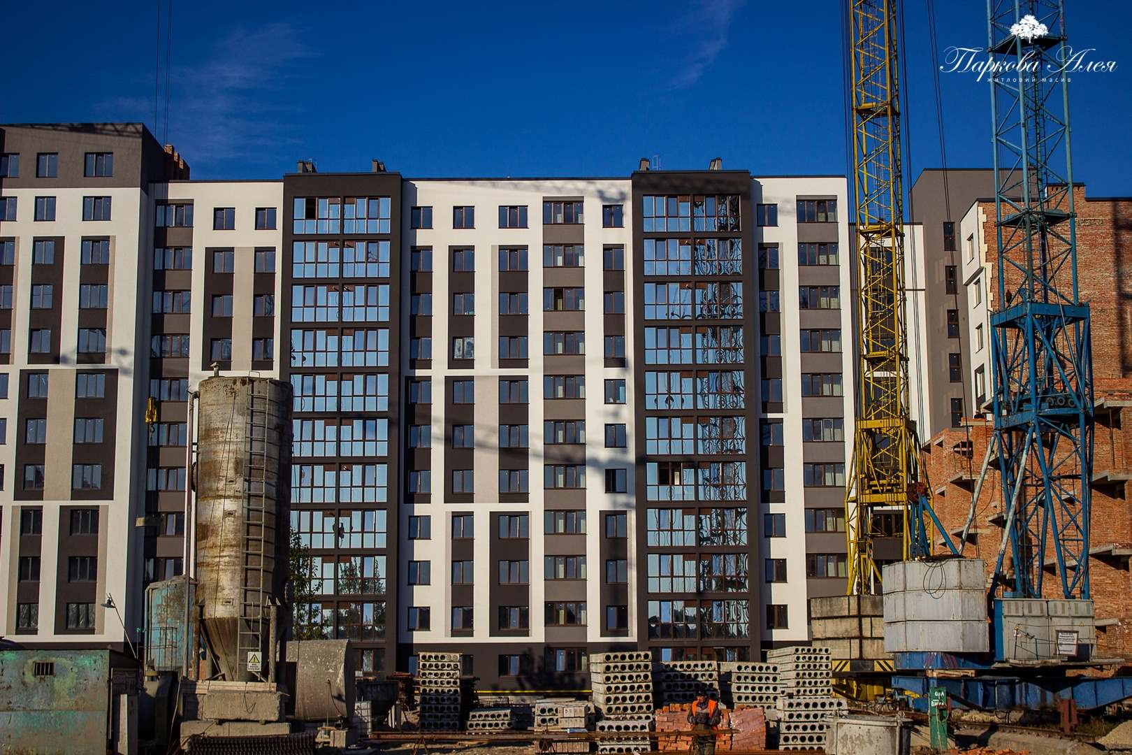 The state of construction of a residential array “Parkova Alley” on 18.10.2019.