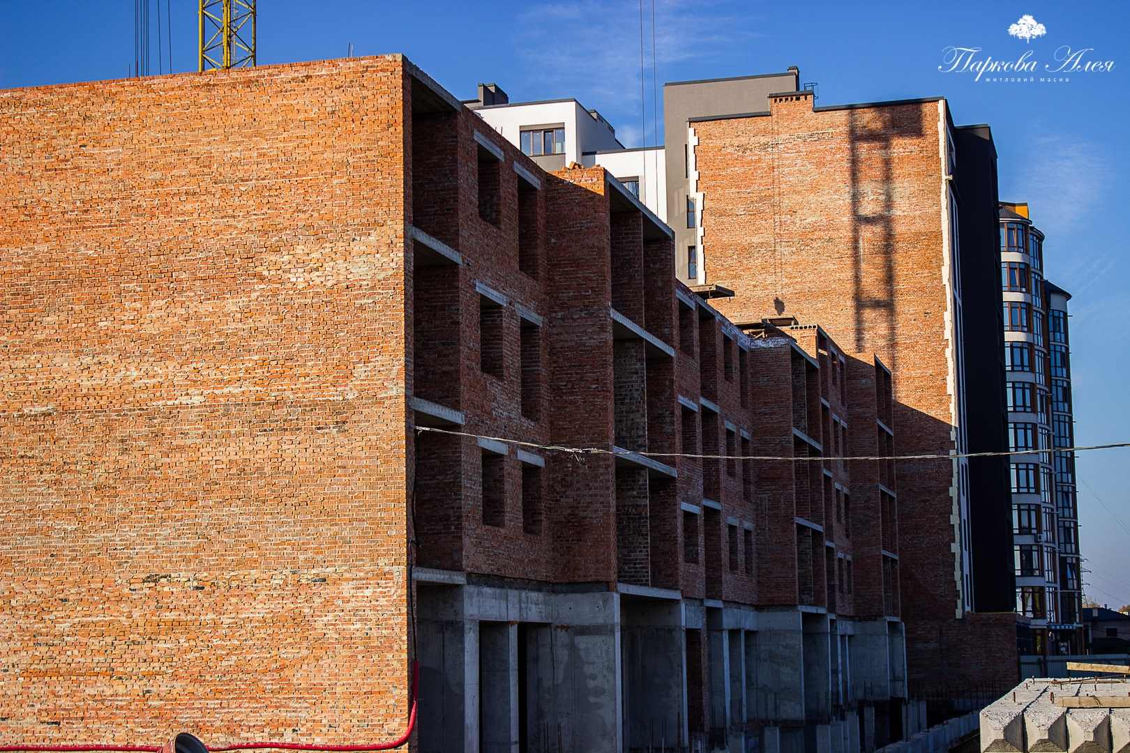 The state of construction of a residential array “Parkova Alley” on 18.10.2019.