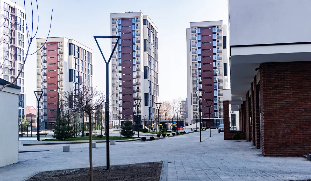 Оновлені фото житлового комплексу Manhattan на 25.03.2026