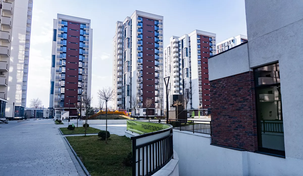 Оновлені фото житлового комплексу Manhattan на 25.03.2026